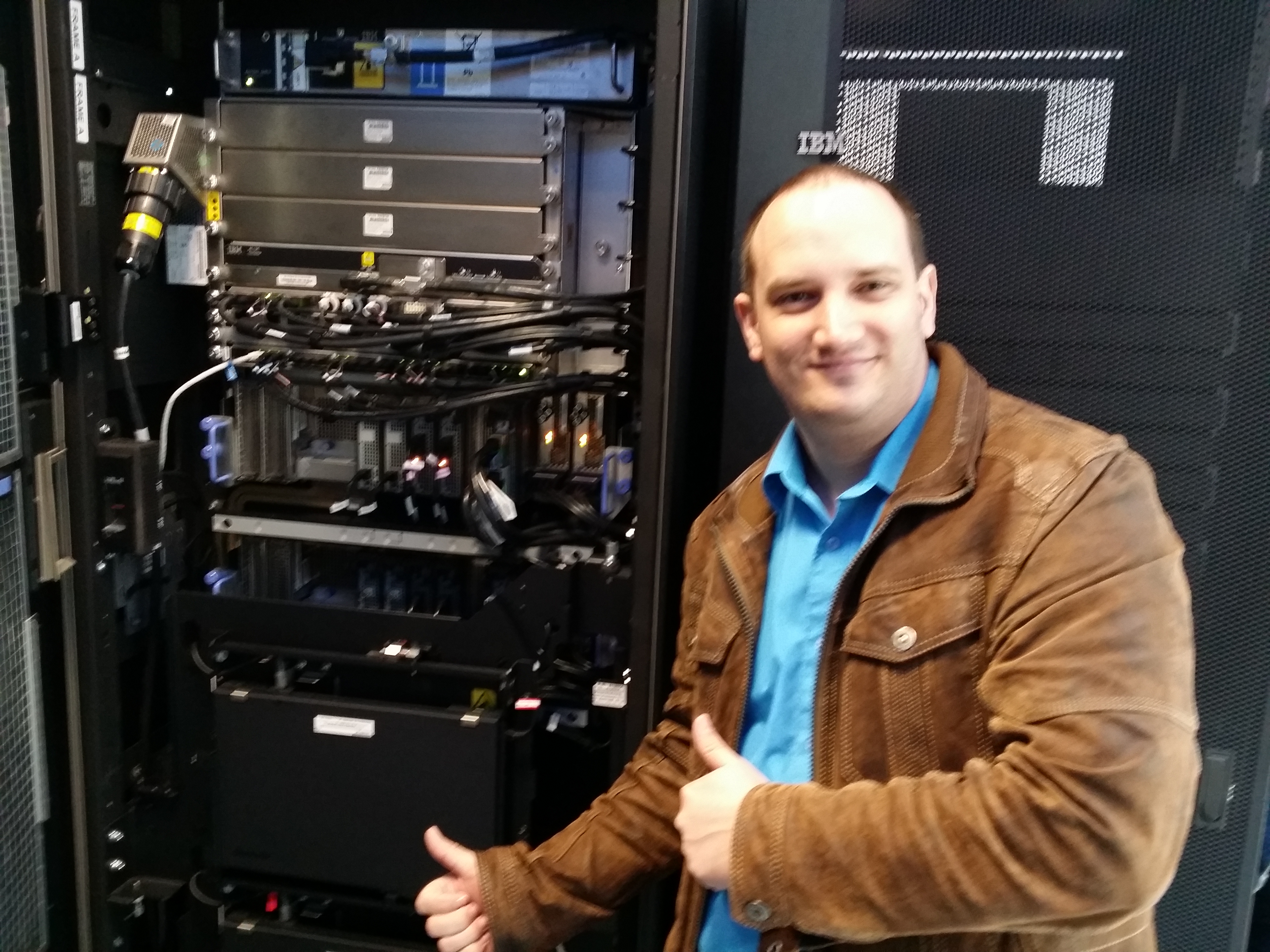 Kelemen Ferenc Kornél mainframe előtt